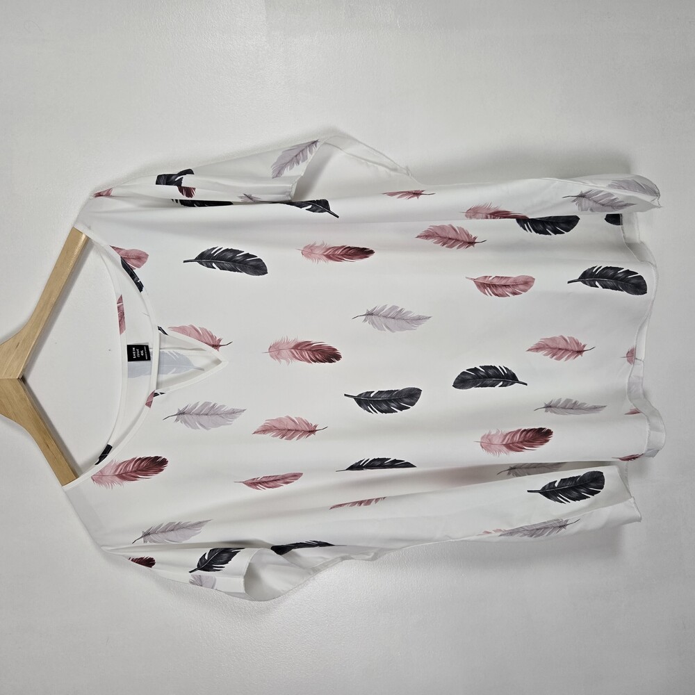 Shein NWOT Feather pattern blouse White 4X - Picture 1 of 3